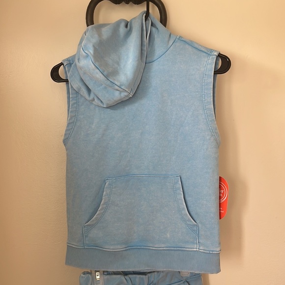 🆘1 LEFT🆘🆕Boys 2 piece Short Set - Picture 4 of 8